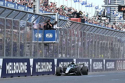 Mercedes de George Russell cortou a meta em primeiro na corrida inaugural do novo Mundial de F1