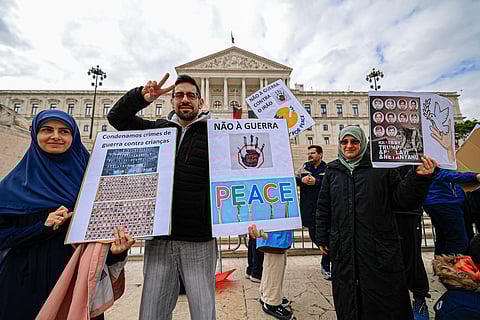 Concentração de apoiantes da Paz e manifestantes anti-guerra
