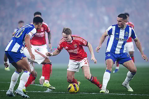 Benfica reage e resgata empate no clássico, mas luta pelo topo mantém-se inalterada