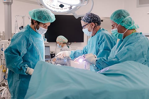 Tempo de espera para cirurgias mais graves duplica com apenas dois níveis de prioridade