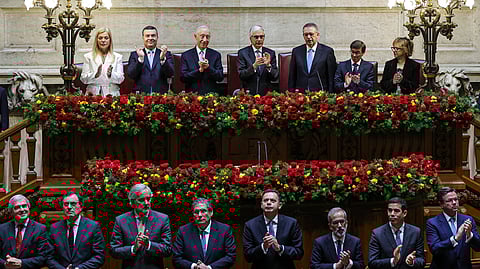 Parlamento foi decorado com rosas vermelhas e amarelas para a tomada de posse de António José Seguro.