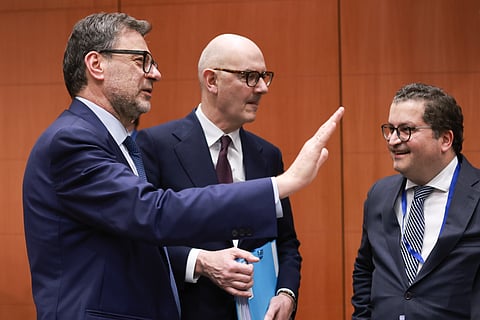 Os ministros das Finanças Giancarlo Giorgetti (Itealia), Roland Lescure (França) e Joaquim Miranda Sarmento (Portugal). Eurogrupo, Bruxelas, 9 de março de 2026.