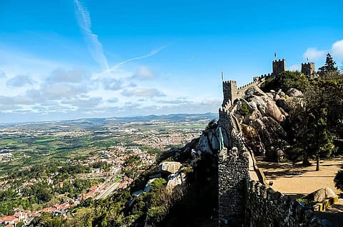 Câmara de Sintra aumenta preços de estacionamento e estende zonas tarifadas às praias