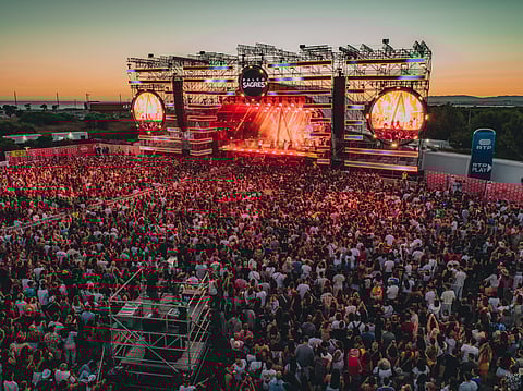 Sara Correia, Veigh, Vizinhos e Quim Barreiros no Sol da Caparica