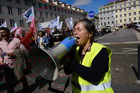 Fotogaleria. Cerca de 500 pessoas manifestam-se em Lisboa por aumentos no setor público 