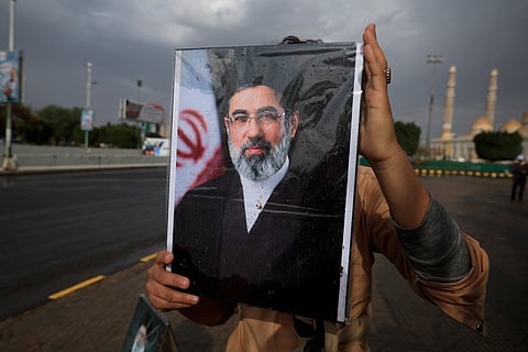 MNE iraniano garante que "não há qualquer problema" com o novo líder supremo 