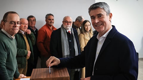 José Luís Carneiro votou nas eleições primárias no PS.