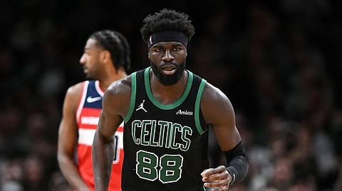 O poste português Neemias Queta.