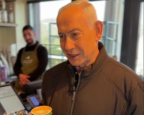 Benjamin Netanyahu ironiza sobre rumores da sua morte em vídeo nas redes sociais