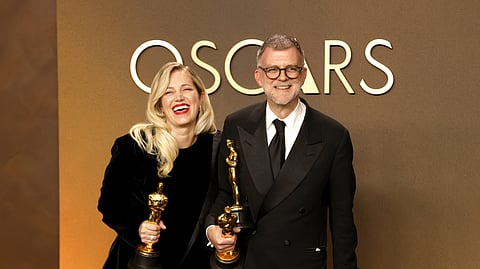 Paul Thomas Anderson com os seus três Óscares (filme, realização e argumento adaptado).