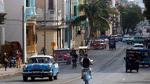 Colapso da rede elétrica de Cuba provoca apagão total e deixa 10 milhões sem eletricidade