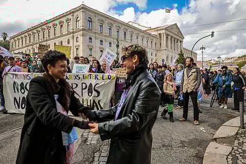 Desde 2018, quando foi aprovada a lei que a direita parlamentar pretende agora revogar, pouco mais de 3000 pessoas mudaram nome e género no Registo Civil. Na imagem, marcha do Dia Internacional da Visibilidade Trans (de transgénero), março de 2024. 