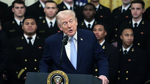 Donald Trump diz agora que pondera "reduzir" esforços militares no Médio Oriente