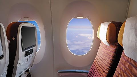 “Passageiros que não utilizem auscultadores ao ouvir conteúdos de áudio ou vídeo” podem mesmo ser recusados para embarque ou retirados da aeronave. 

