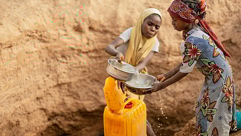 “Isso inibe-as de ir à escola, abandonam, faltam mais, têm menos rendimento”.
