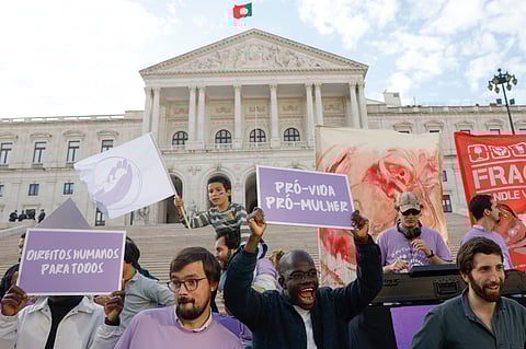 Marcha pela Vida juntou centenas de pessoas, que se concentraram junto à Assembleia da República.