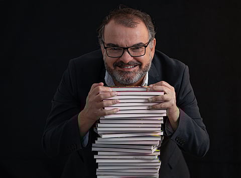 "Há uma minoria de professores xenófobos e racistas que se aproveita dessa fraqueza infantil e são gigantes diante das crianças"-