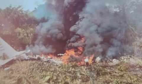 Avião militar cai na Colômbia com mais de 100 soldados a bordo (com vídeo)