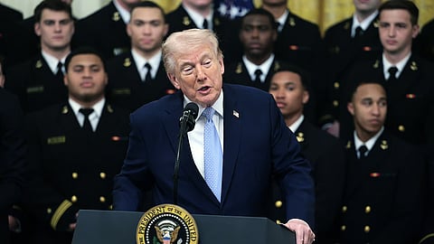 Trump anuncia conversações "muito boas" com o Irão e ordena suspensão de ataques a instalações energéticas