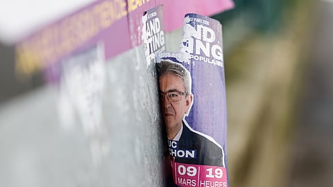 Um cartaz de Mélenchon, polémico fundador e eterno candidato presidencial da França Insubmissa.