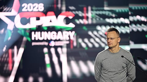 Péter Szijjártó mudou a sua versão num comício de campanha. 