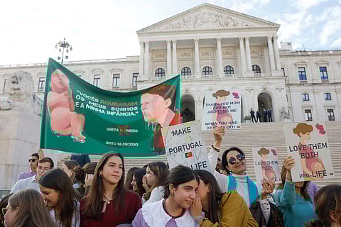 Detido por atirar 'cocktail molotov" contra manifestação responde por posse de arma proibida