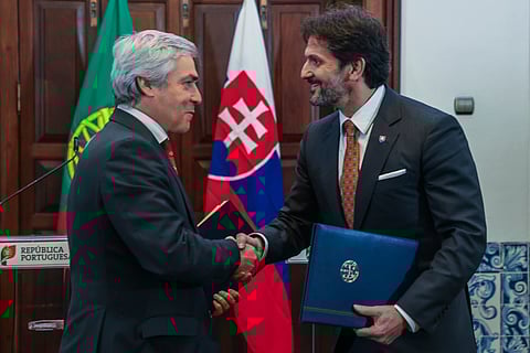 Portugal e Eslováquia assinam acordo de cooperação militar com interesse eslovaco em drones e KC-390