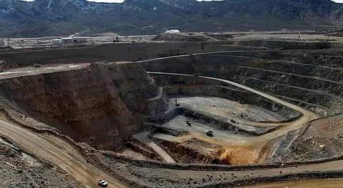 Rússia e Brasil assinam acordo de extração e processamento de minerais raros
