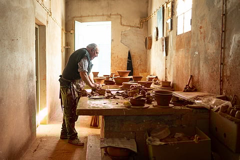 Feleciano Agostinho introduziu a olaria pintada em Viana do Alentejo, na década de 1980. 