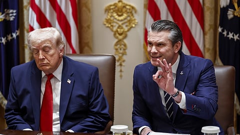 Donald Trump e o secretário da Defesa, Pete Hegseth, na Casa Branca.