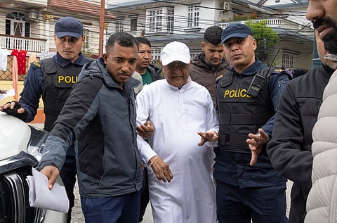 O momento da detenção de KP Sharma Oli