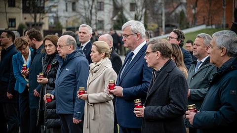 Kaja Kallas, Andrii Sybiha e representantes da diplomacia dos países da UE assinalaram os quatro anos do massacre de Bucha. 