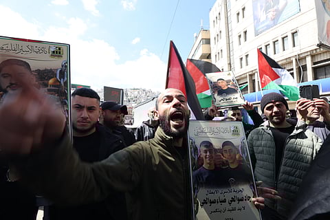 Protesto em Nablus, na Cisjordânia, de familiares de presos palestinianos contra a nova lei. 