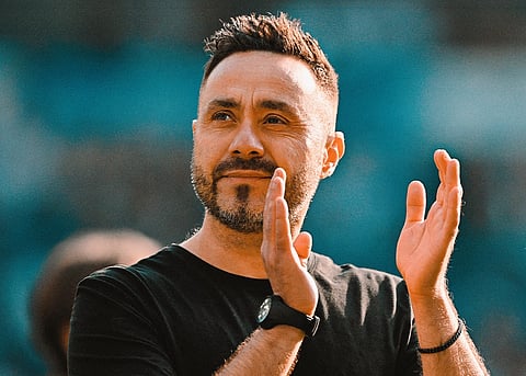 Roberto De Zerbi, de 45 anos, tem a difícil missão de salvar os Spurs da despromoção.