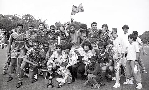 A festa dos jogadores do Belenenses no Jamor. Do plantel, treinado por Marinho Peres, faziam parte nomes como Jorge Martins, José António, Sobrinho, Adão, Juanico, Saavedra, Mladenov, Chico Faria ou Chiquinho Conde, que fizeram história no Restelo.
