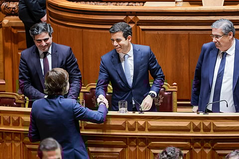 Votos favoráveis foram dos partidos de direita.