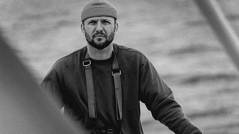 'Rapper' russo que se opôs à guerra na Ucrânia morre em acidente de automóvel. Tinha 46 anos