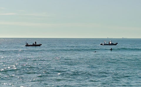 Jovem de 17 anos desaparece na praia da Costa da Caparica. Buscas foram retomadas