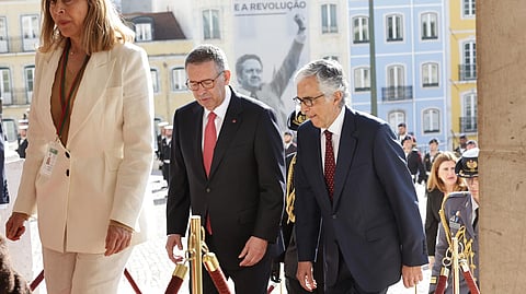 António José Seguro, com José Pedro Aguiar-Branco, a entrar no Palácio de São Bento.