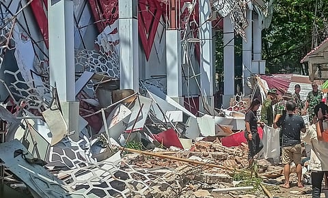 Pelo menos um morto na Indonésia após sismo de magnitude 7,4 e alerta de tsunami