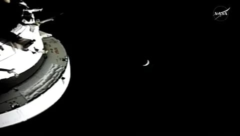 O Earthrise captado pela câmara de baixa resolução exterior da Orion.