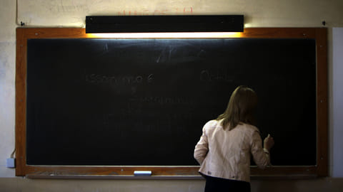 Falta de professores agravada por elevada desistência nos cursos