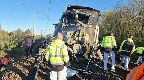 TGV colide com camião em França. Um morto e 27 feridos