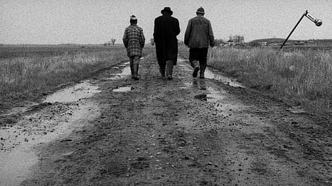 Uma imagem de O Tango de Satanás: filme de 1994, romance de 1985.