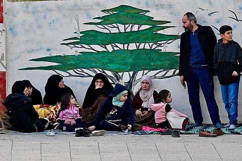 Famílias libanesas fugiram de zonas que Israel avisou que iria bombardear, em Beirute.