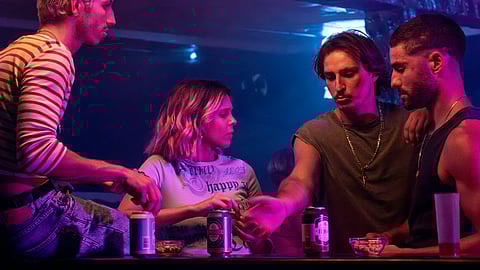 Sílvia (Helena Caldeira), Eduardo (José Condessa), Rafael (Rodrigo Tomás) e Carlinhos (André Leitão), os quatro amigos de Rabo de Peixe.