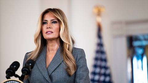 "Não sou vítima de Epstein”. Melania Trump reacende caso com declaração em que nega ligações ao criminoso sexual