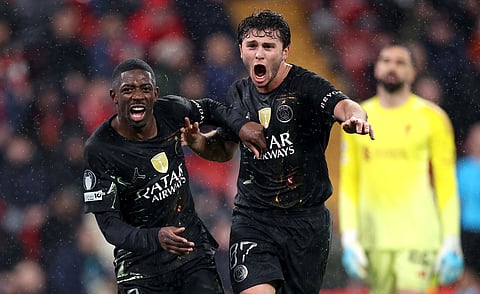 Dembelé e João Neves festejam o apuramento em Liverpool.