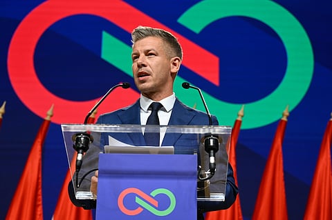 Péter Magyar deu uma conferência de imprensa na segunda-feira, um dia após as eleições das quais saiu vencedor. 