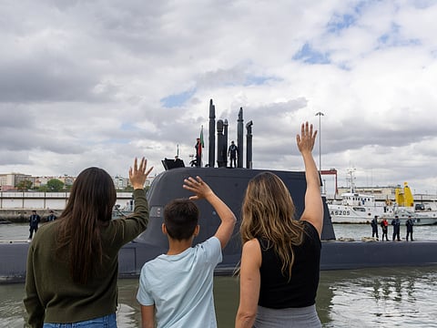 Momento da partida do submarino NRP Tridente da Base Naval de Lisboa para uma missão internacional da NATO 